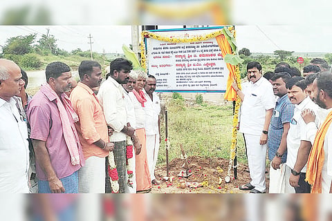 100822 Bhumi Pooja for Hiremegalageri CC road work
