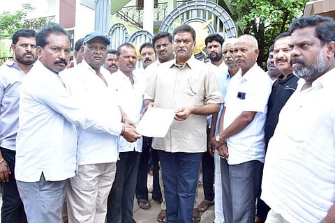 06092022 Hospet Minister Anand Singh sc st Petition