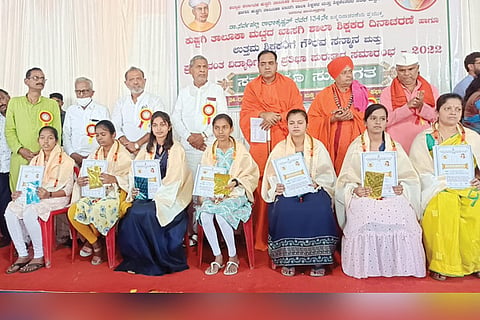 24092022 Kustagi teachers day