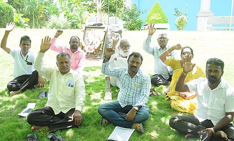govt-not-celebrating-nalvadi-jayanti-protest-by-nalvadi-fans-union