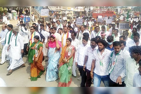 041122 Devadurga Protest against MLA K. Shivan Gowda Nayak