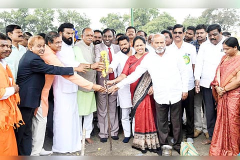 14112022 bellary central minister shobha Karandlaje Foundation Ceremony