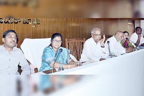 161122 Koppal Preliminary meeting with representatives of the people