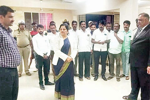 011222 Kanakagiri Yatra visited the residence building