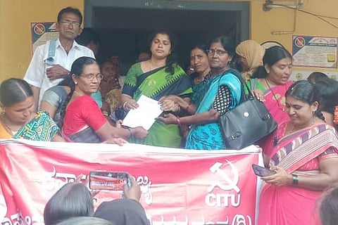 061222 Sindhanuru Forced to fulfill the various demands of Bisiuta employees