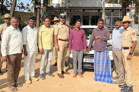 ವಿಜಯಪುರ ಠಾಣೆ ಪೊಲೀಸರು