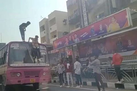 #College #Students #Hooliganism #GovtBus #Camera #Chennai