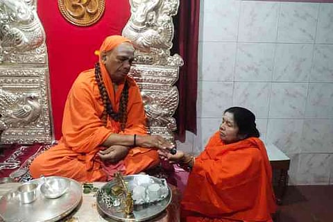 ಇಷ್ಟಲಿಂಗ ದೀಕ್ಷೆ ಪಡೆದ ಬಾಂಗ್ಲಾ ಮಹಿಳೆ