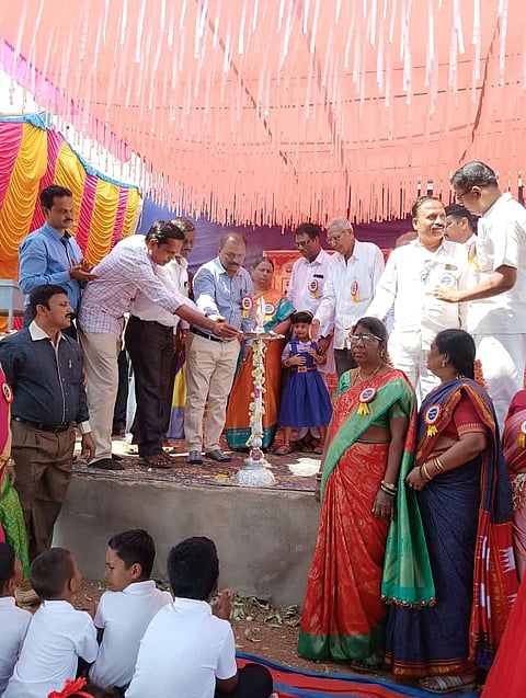 Bheda-Bhava Illade Yallarigoo Saman Shikshan Javabdari Palakru Nirvahisali - Buradi News Photo