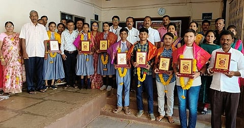 Dattagiri School Pratibha Purskar Photo