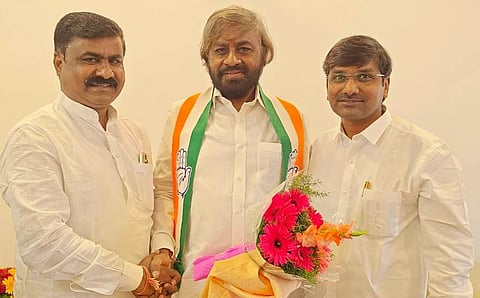 Dattatry Mulge Sanmant To minister Eshwar Khandre