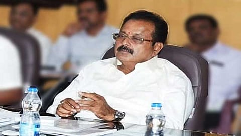 karnataka-agriculture-minister-cheluvarayaswamy-meet-farmers.jpg