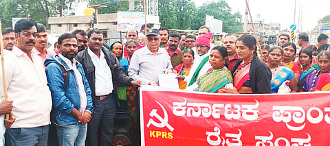 22 GJD 2 CPIM PROTEST