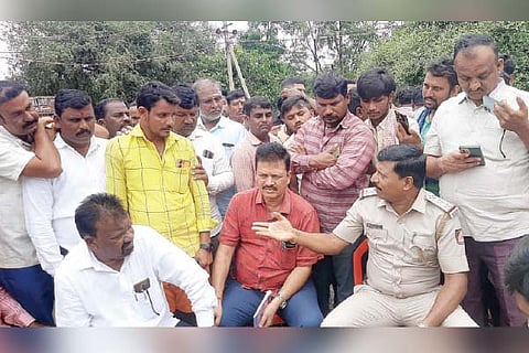 Hirebaganal villegers protest