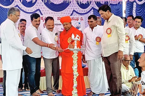 Let the farmers move towards self-reliance