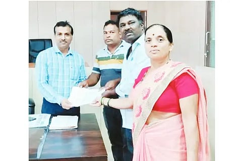 Kolikeri villege people giving request letter to tahasildar.