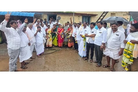 ಶಾನಾವಾಸಪುರ ಗ್ರಾಪಂ ಗ್ರಾಪಂ ಉಪಾಧ್ಯಕ್ಷೆಯಾಗಿ ಅವಿರೋಧವಾಗಿ ಆಯ್ಕೆಯಾದ ಗೌರಮ್ಮ ಈರಪ್ಪ ಅವರನ್ನು ಸನ್ಮಾನಿಸಲಾಯಿತು.