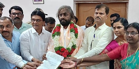 karnataka State High School Teachers Sangh memorandum photo