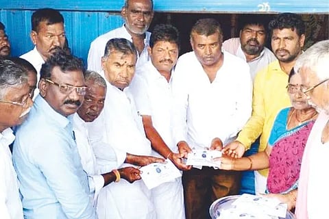 ವವಲಕ್ಷ್ಮೀ ಕಿಟ್ ವಿತರಣೆ