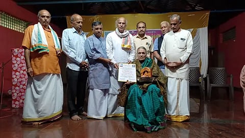 1hos2p kavi paramadeva