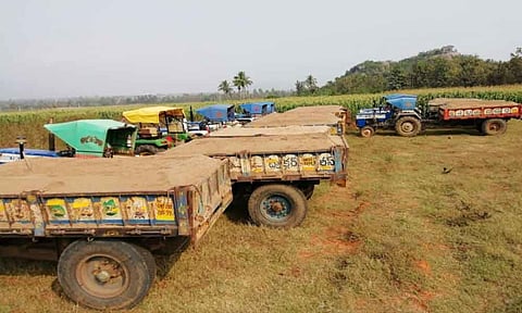 261031-12-sand-laden-tractors-seiz