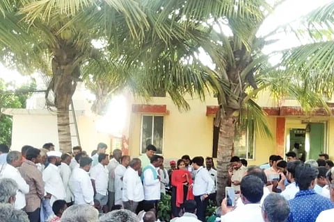 Savalagi Hescom closed and protested