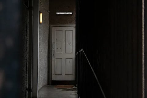 close door