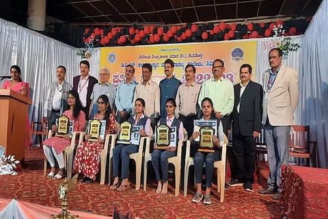 dvs collage pratibha puraskara programme