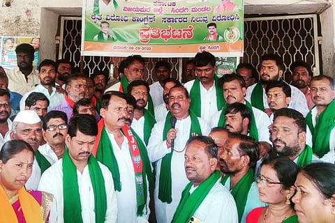 Every time the hands come to power, the hands of the farmers are empty