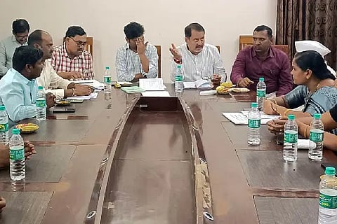 MLA C.S. Nadagowda Appaji, municipal councilors, officials meeting, seconds problem, state liquor, sales decline