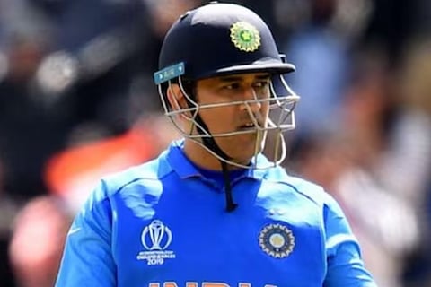 MS Dhoni (1)