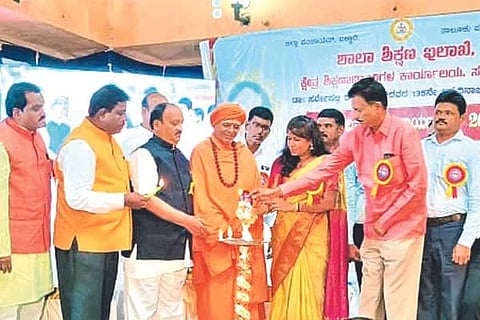 Sandur Teacher