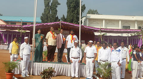 HUN-NOV-1-1(RAJYOTSAVA FLAG HOIESTING)