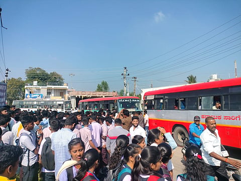 KSRTC bus problem Kodiyala village Student protest mandya