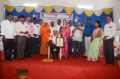 Samaj Seva Ratna award to Nagendra Vernekar