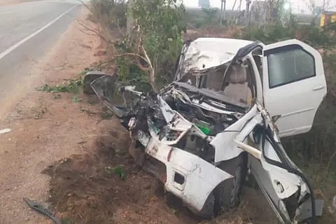 Telangana Four from two families killed three others injured in road accident near Elkathurthy