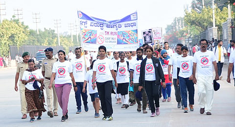 ANTI DRUGS AWARENESS PROGRAM IN KOPPAL BY POLICE DEPARTMENT WITH GAVISHREE AND STUDENTS