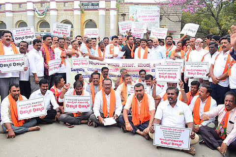 BJP protests against the state government mandya