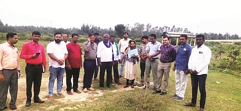 HUN-JAN-16-1(TAHASILDAR VISIT TO K M VADI)