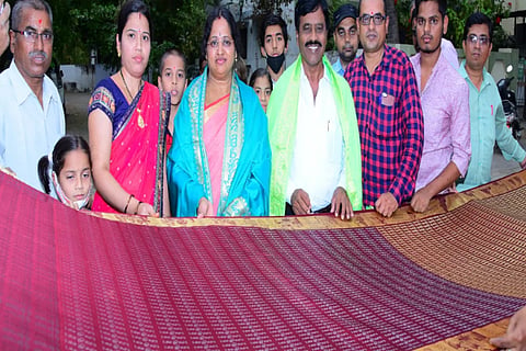 ayodhya ram mandir andhrapradesh dharmavaram weaver to gift rama koti saree