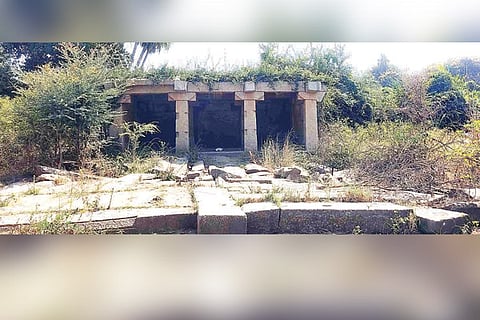 Kampli Karmamantapa
