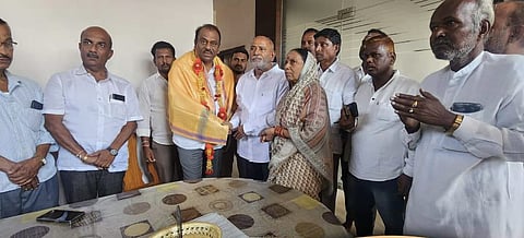 BJP MP KARADI SANGANNA congress candidate Rajashekhar hitnal