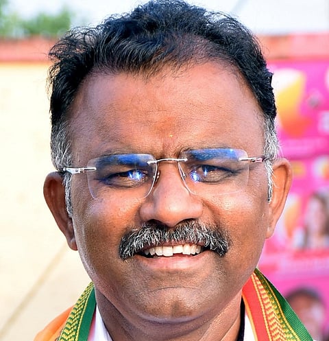 Dr Shailebder Beldale