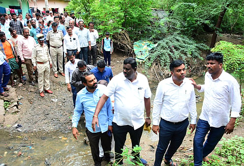 MLA Raghavendra, MP Rajashekhara hitnala visits rain effected areas in koppal