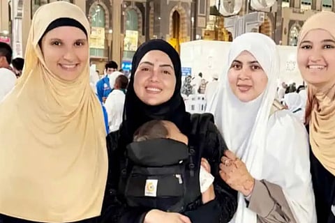 Sania Mirza Sana Khan perform Haj together1st photo goes viral