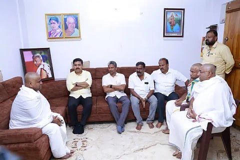 b.y.vijayendra visit bhanuprakash home