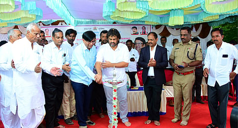 education minister Madhu Bangarappa school building inauguration kukanoor koppal