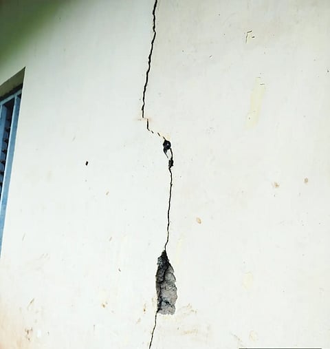 28sirsi6- damage school buliding