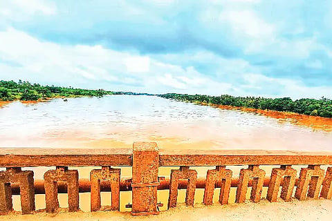 Tungabhadra river flow