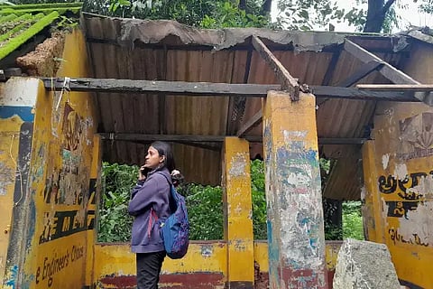 web-bus stop